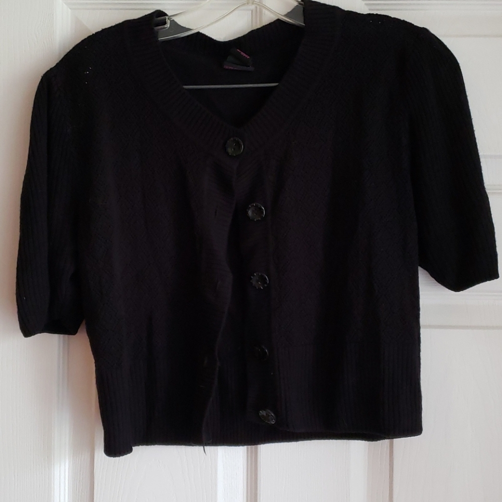 Wrapper, black cropped sweater. Size L